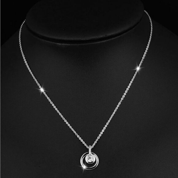 NEW!! Classic Style Round Pendant Necklace - Picture 2 of 3